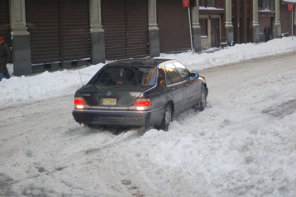 Mercedes-Benz S420 (stuck in the snow?) @ 27th Street and 5 Av. Photo taken by Brian Weinberg, 2/13/2006.
