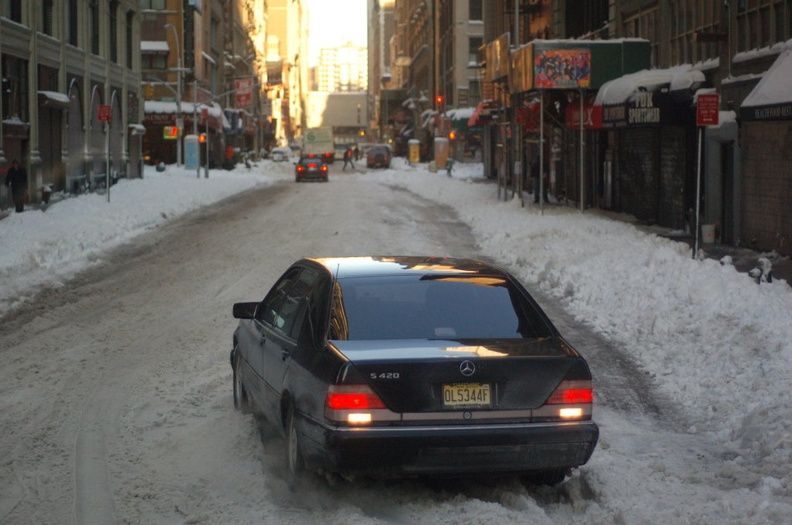 Mercedes-Benz S420 (stuck in the snow?) @ 27th Street and 5 Av. Photo taken by Brian Weinberg, 2/13/2006.