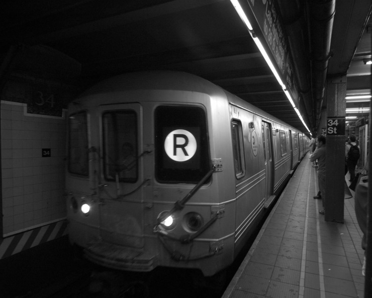 R-46 6166 @ 34 Street-Herald Square (R). Photo taken by Brian Weinberg, 7/7/2006. DSC_3891bw.jpg