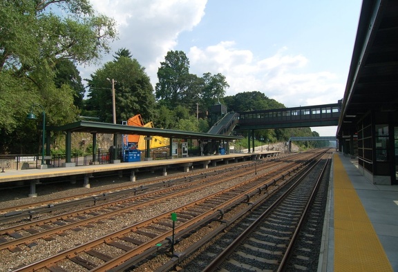 Metro-North Commuter Railroad Riverdale station (Hudson Line). Photo taken by Brian Weinberg, 7/9/2006.