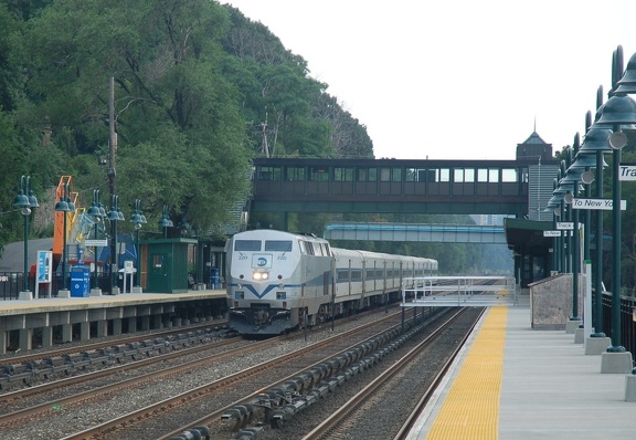 Metro-North Commuter Railroad (MNCR) P32AC-DM 220 @ Riverdale (Hudson Line). Photo taken by Brian Weinberg, 7/9/2006.