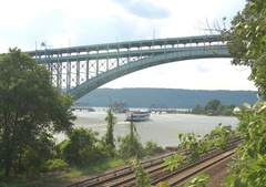 Circle Line boat @ Inwood Movable Bridge (Spuyten Duyvil). Photo taken by Brian Weinberg, 7/9/2006.