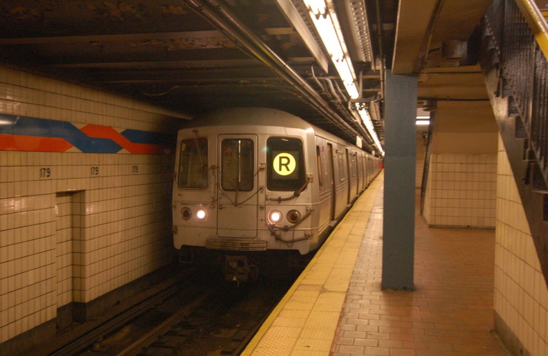 R-46 5936 @ Jamaica - 179 St (R). Note: The (R) was extended to 179 St due to track work. Photo taken by Brian Weinberg, 7/16/20