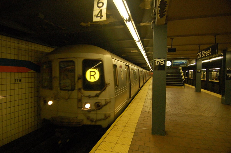 R-46 XXXX @ Jamaica - 179 St (R). Note: The (R) was extended to 179 St due to track work. Photo taken by Brian Weinberg, 7/16/20