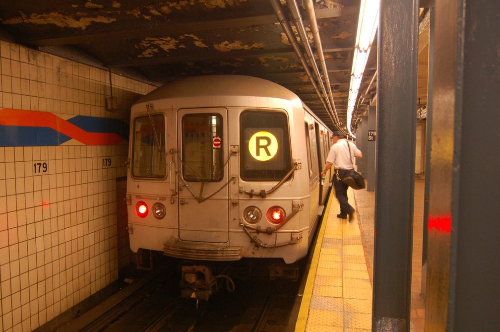 R-46 6056 @ Jamaica - 179 St (R). Note: The (R) was extended to 179 St due to track work. Photo taken by Brian Weinberg, 7/16/20