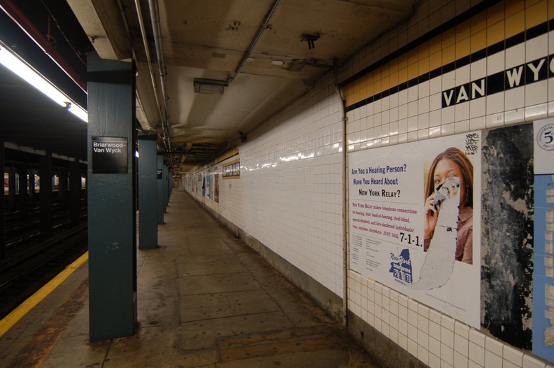 Briarwood - Van Wyck Blvd (E/F) - evidence of a removed staircase up to the mezzanine - middle of the Manhattan-bound platform.