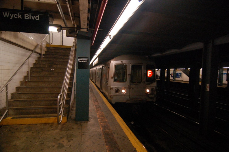 R-46 6110 @ Briarwood - Van Wyck Blvd (F) - Manhattan-bound. Photo taken by Brian Weinberg, 7/16/2006. DSC_4603.jpg