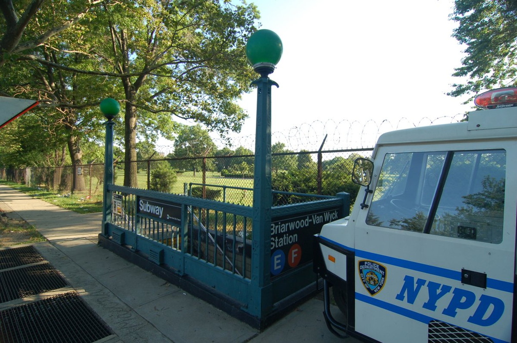 Briarwood - Van Wyck Blvd (E/F) - entrance. Photo taken by Brian Weinberg, 7/16/2006.