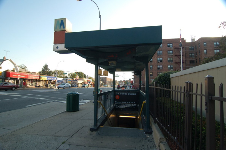 Jamaica - 179 St (F) - entrance. Photo taken by Brian Weinberg, 7/16/2006. DSC_4677.jpg
