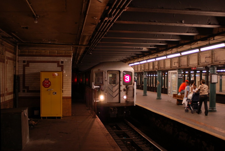 R-62 1596 @ 96 St (3). Note that the (3) is on the local track. Photo taken by Brian Weinberg, 7/23/2006. DSC_5138a.jpg