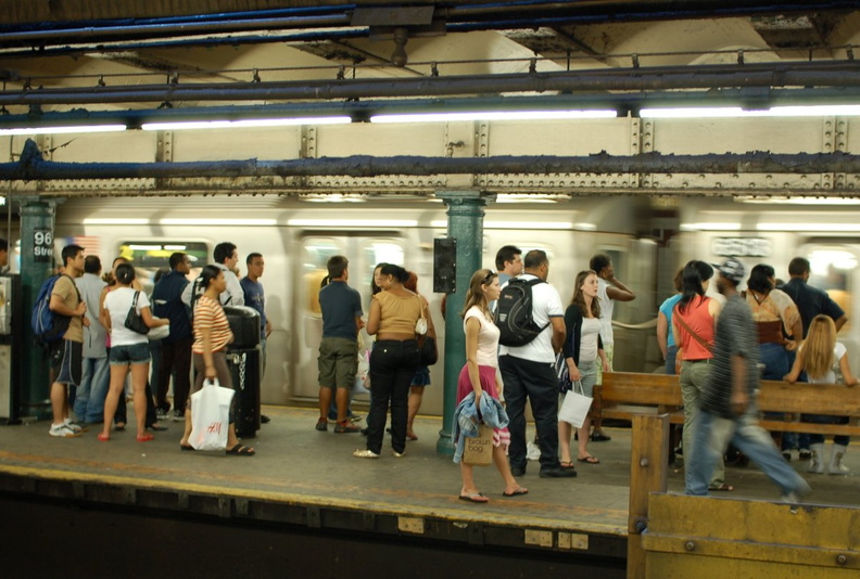 R-142 6512 @ 96 St (2). Note that the (2) is on the local track. Photo taken by Brian Weinberg, 7/23/2006. DSC_5179a.jpg
