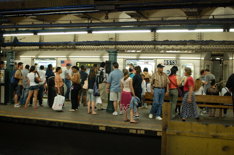 R-142 6513 @ 96 St (2). Note that the (2) is on the local track. Photo taken by Brian Weinberg, 7/23/2006. DSC_5182.jpg