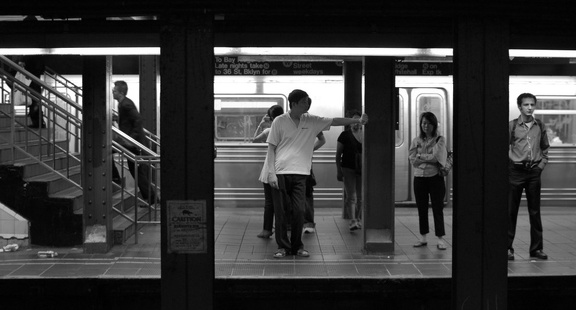 Downtown platform @ 34 St - Herald Sq (N/R/Q/W). Photo taken by Brian Weinberg, 7/26/2006.