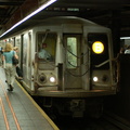 R-40 4423 @ 34 St - Herald Sq (B). Photo taken by Brian Weinberg, 7/26/2006.