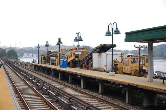 Metro-North Commuter Railroad Kershaw Undercutter (ballast cleaning) and Loram RAILVAC EXCAVATOR @ Spuyten Duyvil.