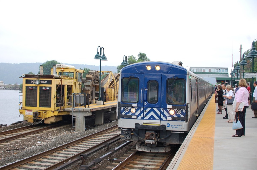 Metro-North Commuter Railroad Kershaw Undercutter (ballast cleaning) and Loram RAILVAC EXCAVATOR and M-7A 4136 @ Spuyten Duyvil