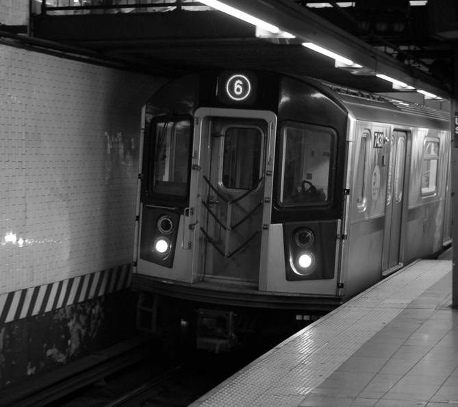 DSC_5611bw_800.jpg
R-142A 7431 @ 14 StUnion Sq (6). Photo taken by Brian Weinberg, 8/1/2006. DSC_5611bw_800.jpg