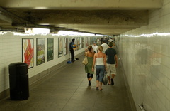 14 St corridor connecting 14 St (1/2/3) and 14 St (F/V) / 6 Av (L). Photo taken by Brian Weinberg, 8/4/2006.