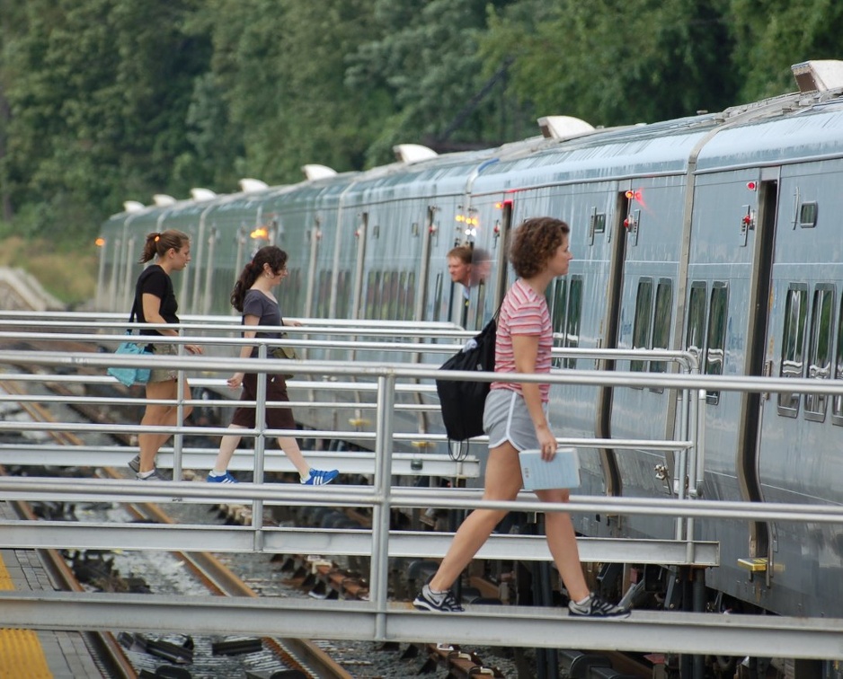 Metro-North Commuter Railroad (MNCR) M-7A @ Riverdale (Hudson Line). Photo taken by Brian Weinberg, 9/3/2006.