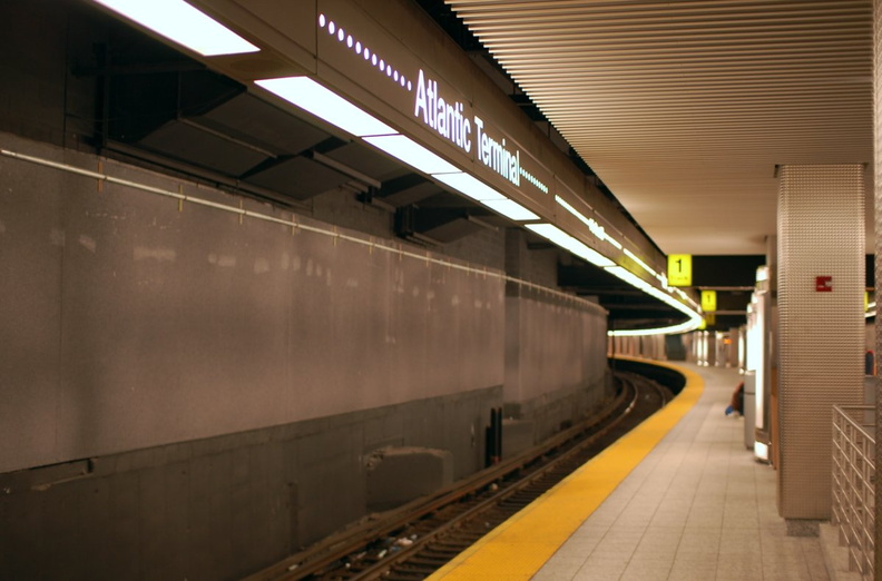 Track 1 @ Flatbush Avenue / Atlantic Terminal (LIRR City Terminal Zone). Photo taken by Brian Weinberg, 9/6/2006. DSC_7596a.jpg