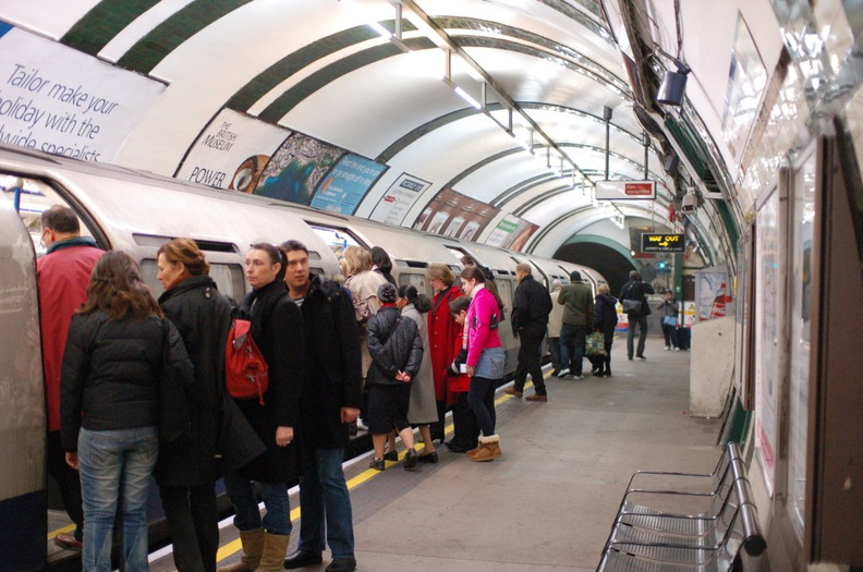 1973 Tube Stock @ Gloucester Road (Piccadilly). Photo taken by Brian Weinberg, 12/29/2006.