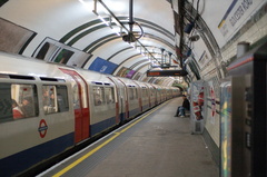 1973 Tube Stock @ Gloucester Road (Piccadilly). Photo taken by Brian Weinberg, 12/30/2006.