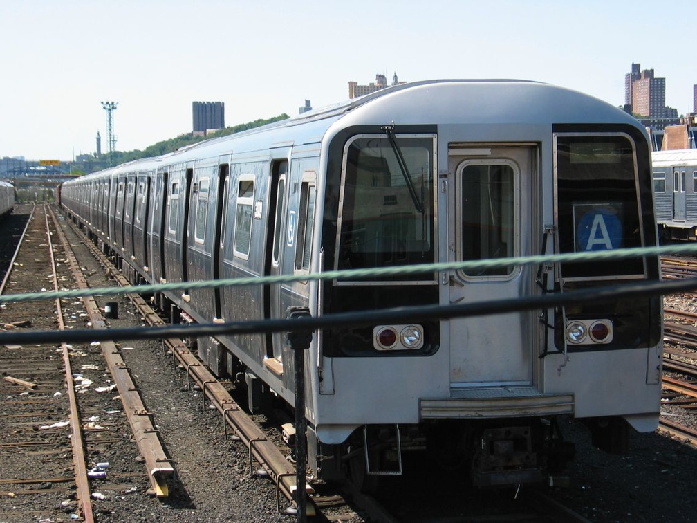 R-110B 3009 @ 207 St Yard. Photo taken by Brian Weinberg, 8/24/2003.