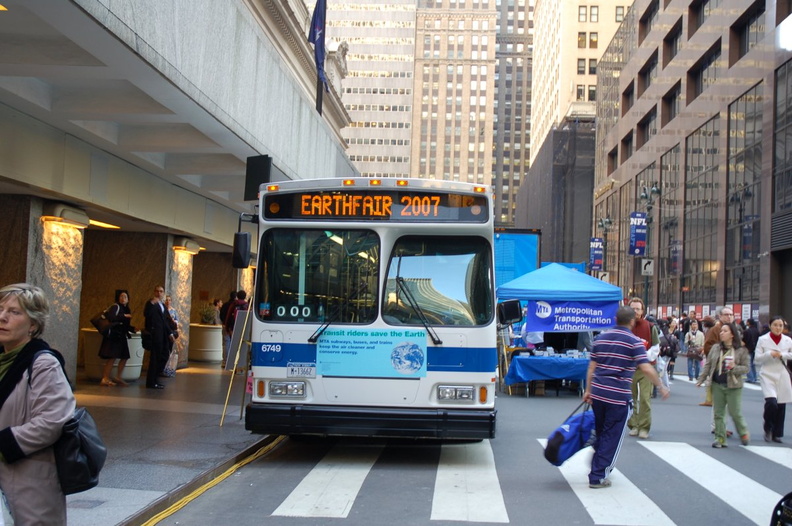 MTA NYCT Bus Orion VII 6749 @ Vanderbilt Avenue and 44th Street (Grand Central Terminal) as part of a display in an Earth Day fa