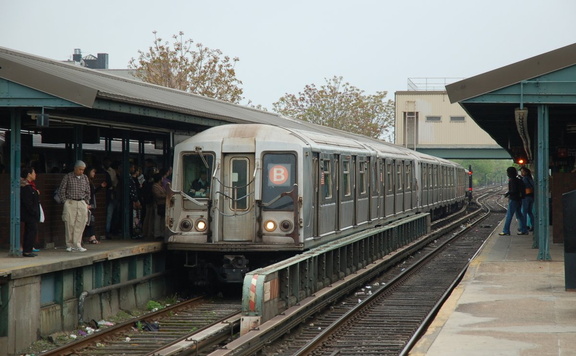 R-40 4331 @ Kings Highway (B). Photo taken by Brian Weinberg, 5/10/2007.