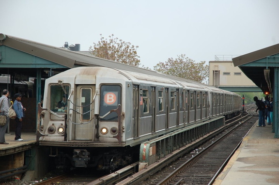 R-40 4331 @ Kings Highway (B). Photo taken by Brian Weinberg, 5/10/2007.