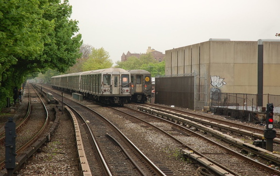 R-40 4429 @ Kings Highway (B). Photo taken by Brian Weinberg, 5/10/2007.