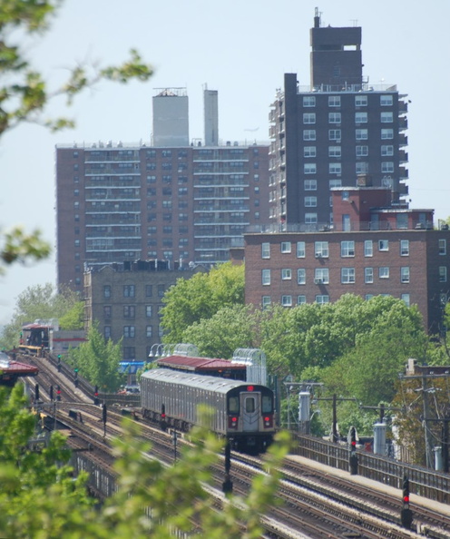 R-142 6671 @ Burke Av (2). Photo taken by Brian Weinberg, 5/13/2007. - R-142 6671 @ Burke Av (2). Photo taken by Brian Weinberg, 5/13/2007. DSC_2685_46p.jpg