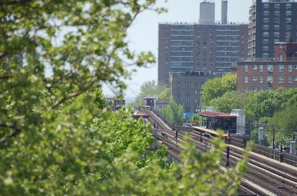 Burke Av (2/5) and Allerton Av (2/5) as seen from Gun Hill Rd (2/5). R-142 6406 is in the distance. Photo taken by Brian Weinber