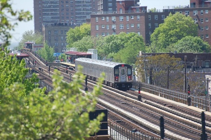 R-142 6671 @ Burke Av (2). Photo taken by Brian Weinberg, 5/13/2007.