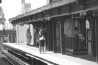 Gun Hill Rd (2/5). Platform level. Photo taken by Brian Weinberg, 5/13/2007.