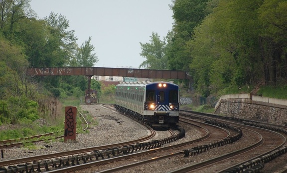 Metro-North Commuter Railroad M-7A 4064 @ Riverdale (Hudson Line). Photo taken by Brian Weinberg, 5/20/2007.