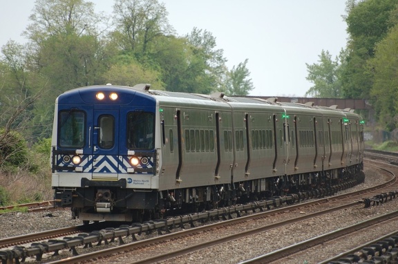 Metro-North Commuter Railroad M-7A 4064 @ Riverdale (Hudson Line). Photo taken by Brian Weinberg, 5/20/2007.