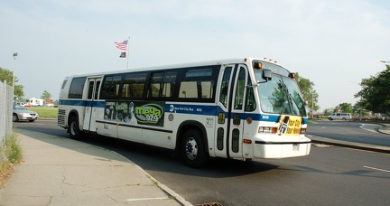 MTA NYCT RTS 8910 @ Canarsie Pier (B42). Photo taken by Brian Weinberg, 5/28/2007.