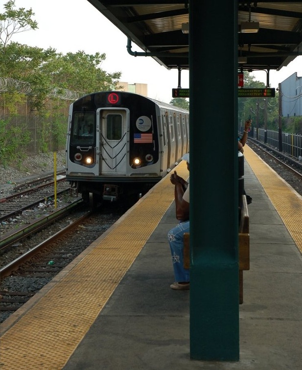 R-143 8245 @ East 105 St (L). Photo taken by Brian Weinberg, 5/28/2007.