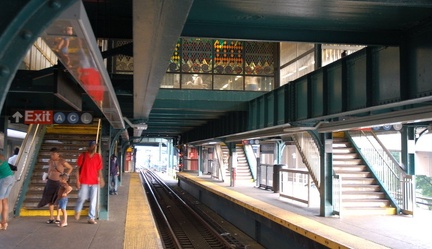 Broadway Junction (J). Photo taken by Brian Weinberg, 5/28/2007.