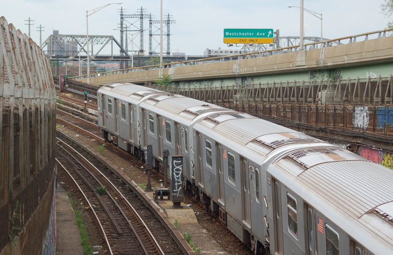 R-142A 7328 @ Whitlock Av (6). Photo taken by Brian Weinberg, 6/14/2007.