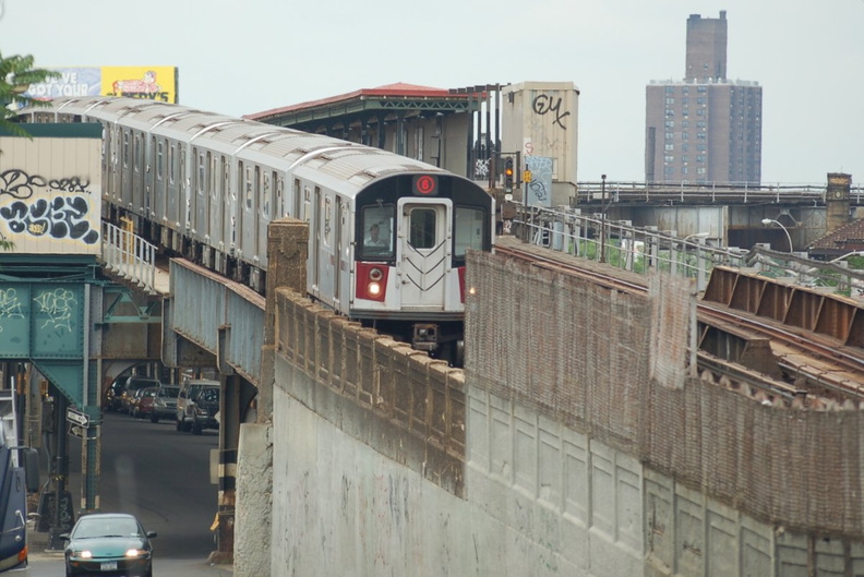 R-142A 7525 @ Whitlock Av (6). Photo taken by Brian Weinberg, 6/14/2007. DSC_3851a.jpg