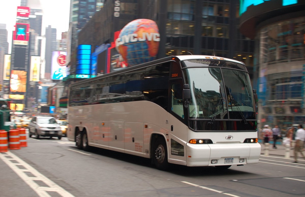 Uniworld Tours MCI E4500 2004 @ Times Square. Photo taken by Brian Weinberg, 7/10/2007.