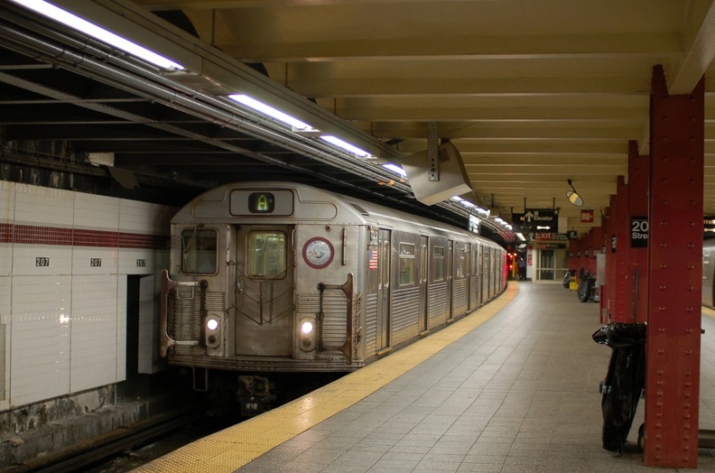 R-38 3968 @ Inwood - 207 St (A). Photo taken by Brian Weinberg, 7/24/2007.