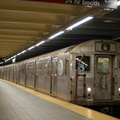 R-38 4077 @ Inwood - 207 St (A). Photo taken by Brian Weinberg, 7/24/2007.