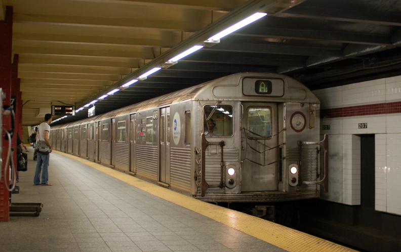 R-38 4049 @ Inwood - 207 St (A). Photo taken by Brian Weinberg, 7/24/2007.