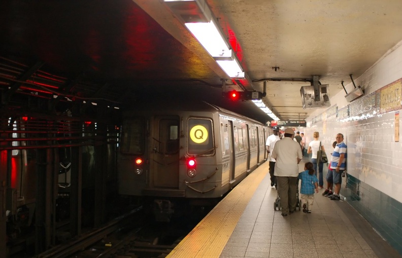 R-68 2894 @ Canal St (Q). Photo taken by Brian Weinberg, 8/7/2007. DSC_5573fa.jpg