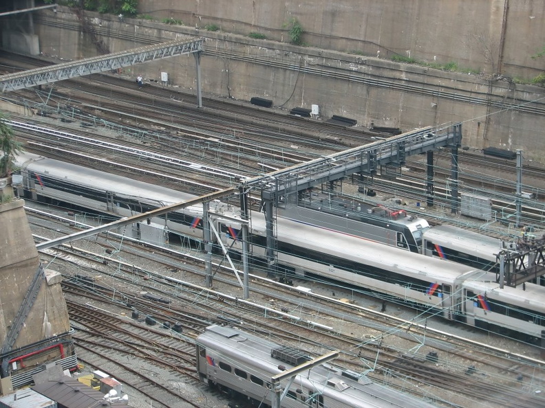 NJT Comet IIM 5427 and ALP-46 4613 @ Penn Station. Photo taken by Brian Weinberg, 8/17/2007. - NJT Comet IIM 5427 and ALP-46 4613 @ Penn Station. Photo taken by Brian Weinberg, 8/17/2007. IMG_2219f.jpg