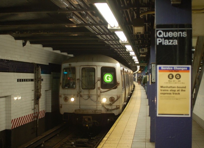 R-46 5566 @ Queens Plaza (G). Photo taken by Brian Weinberg, 12/23/2007.