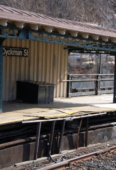 Dyckman St (1). Note the poor condition of the platforms. Photo taken by Brian Weinberg, 3/2/2008.